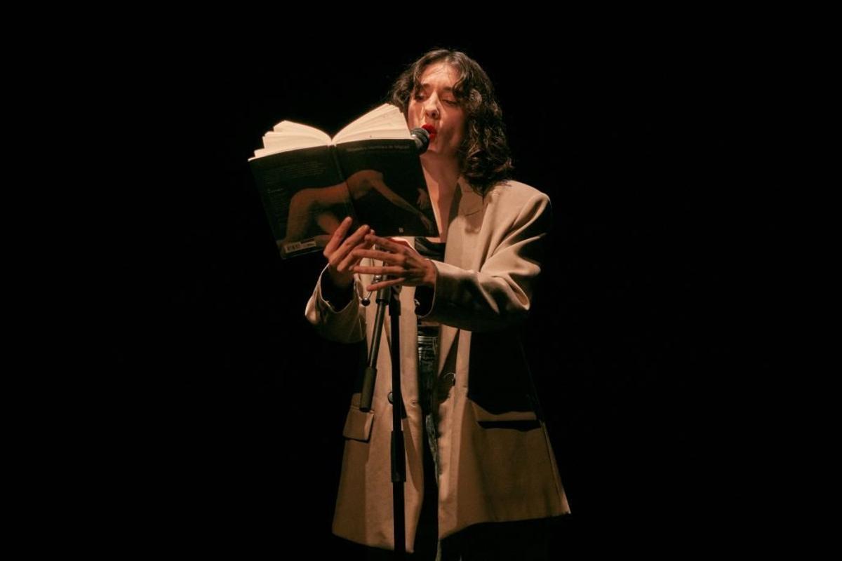 Alejandra Martínez de Miguel en una lectura.