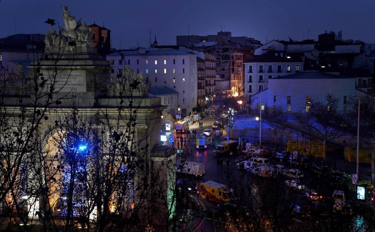 La fuerte explosión que destrozó un edificio en el centro de Madrid en enero 2021, en imágenes