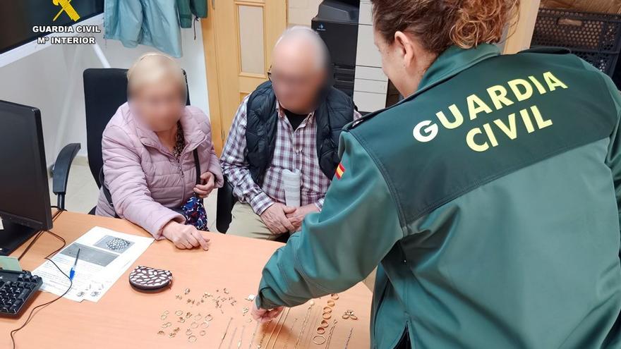 La Guardia Civil detiene a un conductor de ambulancia en La Vila Joiosa por robar a un paciente durante un servicio