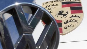 Los grupos automovilísticos cierran la bolsa en números rojos ante la ola de recortes de previsiones.