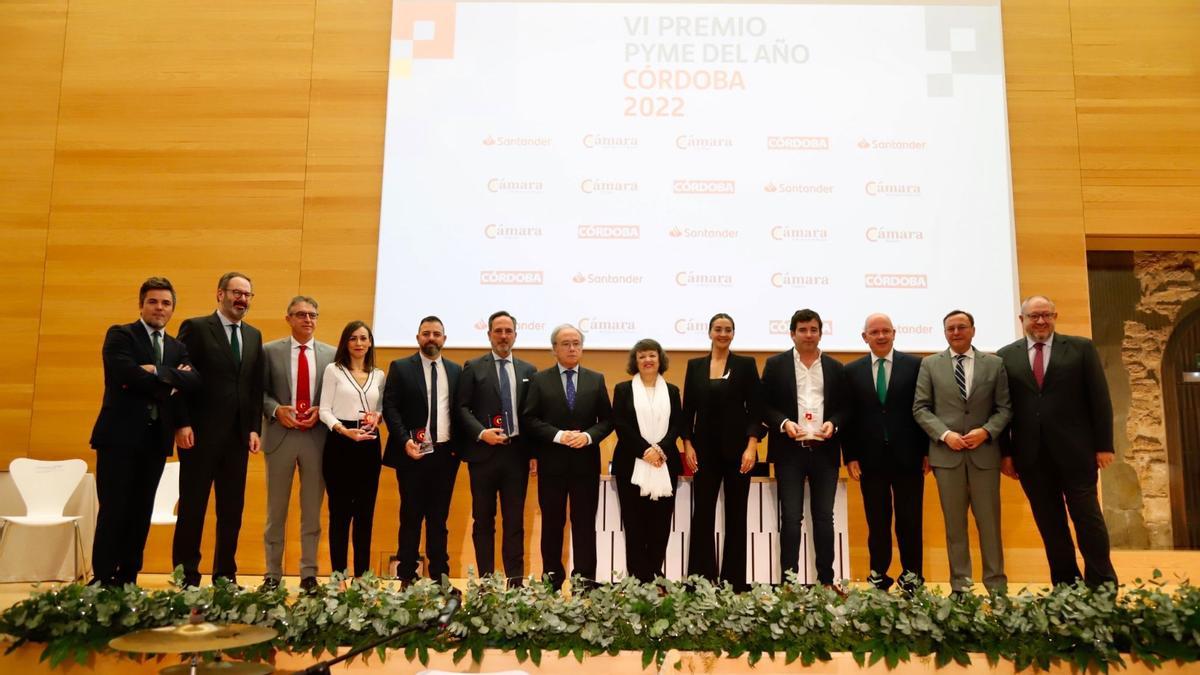 Autoridades y premiados en la gala del premio Pyme del Año 2022 de Córdoba.