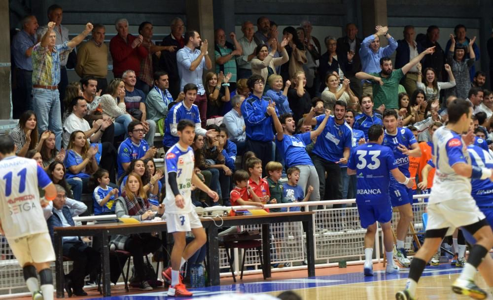 Oda al balonmano con premio para el Teucro