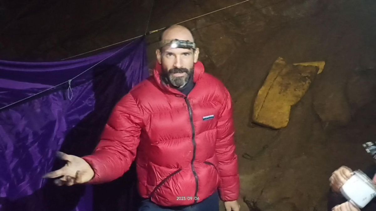 El espeleólogo Mark Dickey, en la cueva turca de Morca
