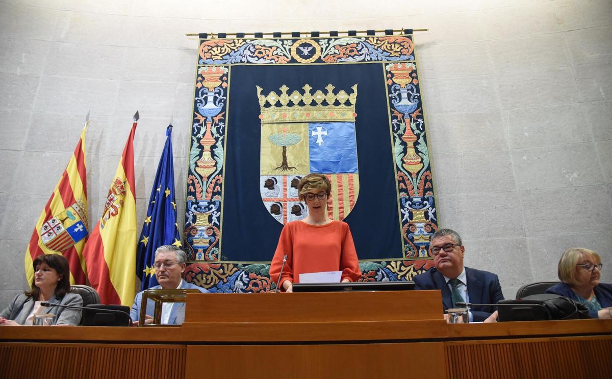 PLENO DE LAS CORTES DE ARAGON. VIOLETA BARBA, PRESIDENTA DE LA CAMARA. ARAGON. PARLAMENTO