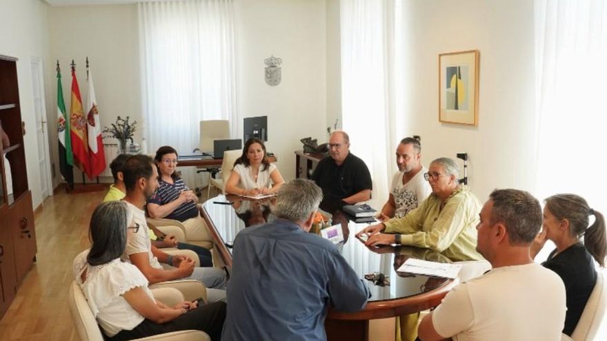 Medina plantea que se actualice el convenio de trabajadores municipales de Don Benito