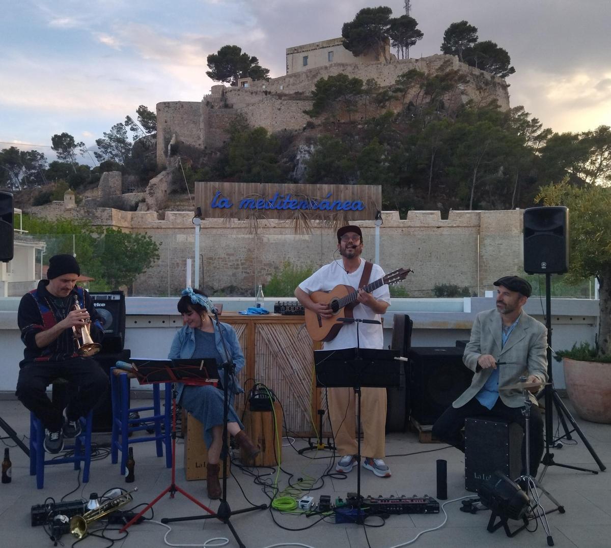 Xavi Gómez junto a Elena Almendros, Max Moya y Rocky Albero.