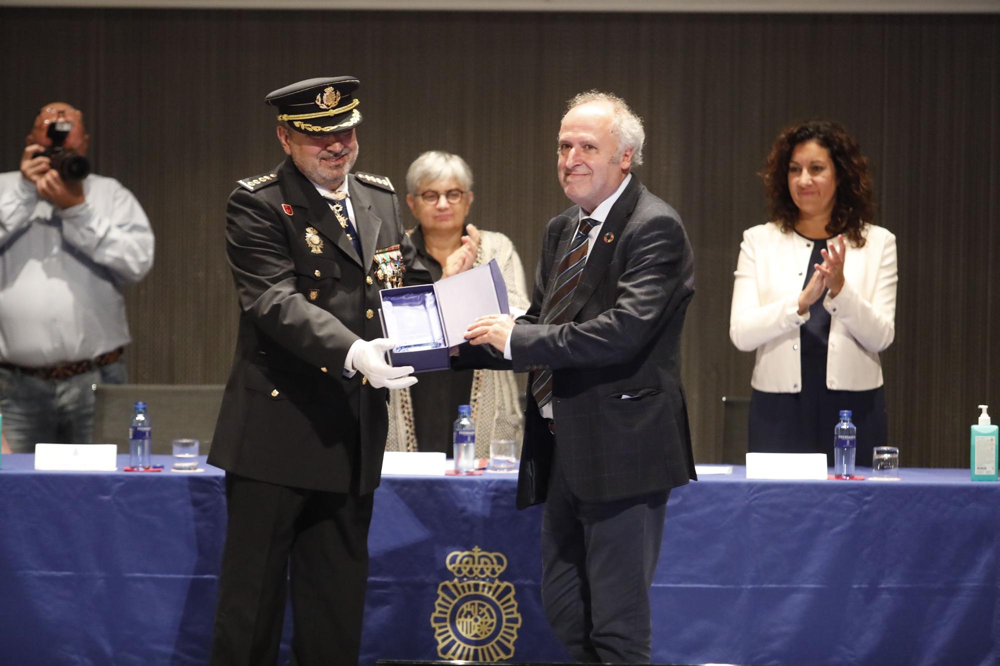 En imágenes: La Policía Nacional celebra los Ángeles Custodios en Gijón