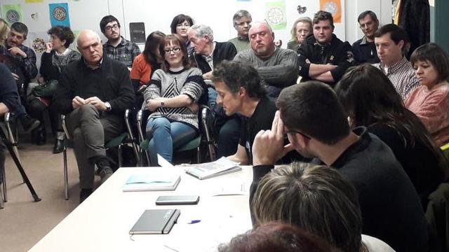 Lectura de la moció contra el feixisme, al ple d'Artés