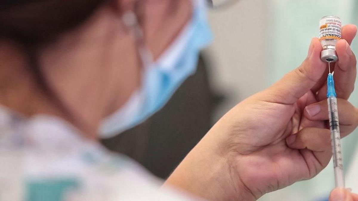 Canarias denuncia amenazas a los sanitarios en un boicot negacionista contra las vacunas