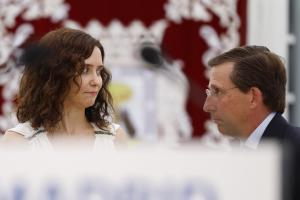 Almeida agradece a Ayuso que no se haya ido de vacaciones durante los incendios y augura Ayuso para rato