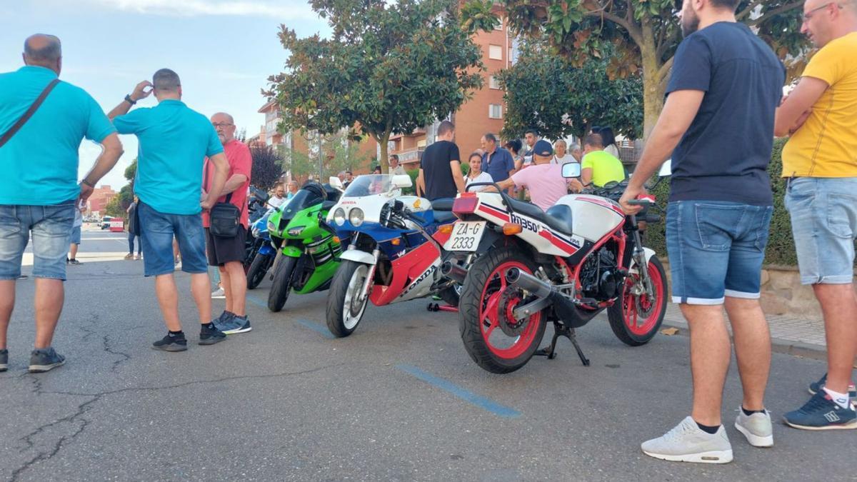 Los espectadores de la exhibición también aportaron sus propias motos. | C. G. R.