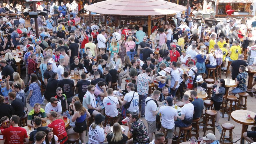 Ohne Vorwarnung zugeschlagen: Deutscher Mallorca-Urlauber beschuldigt Bierkönig-Türsteher