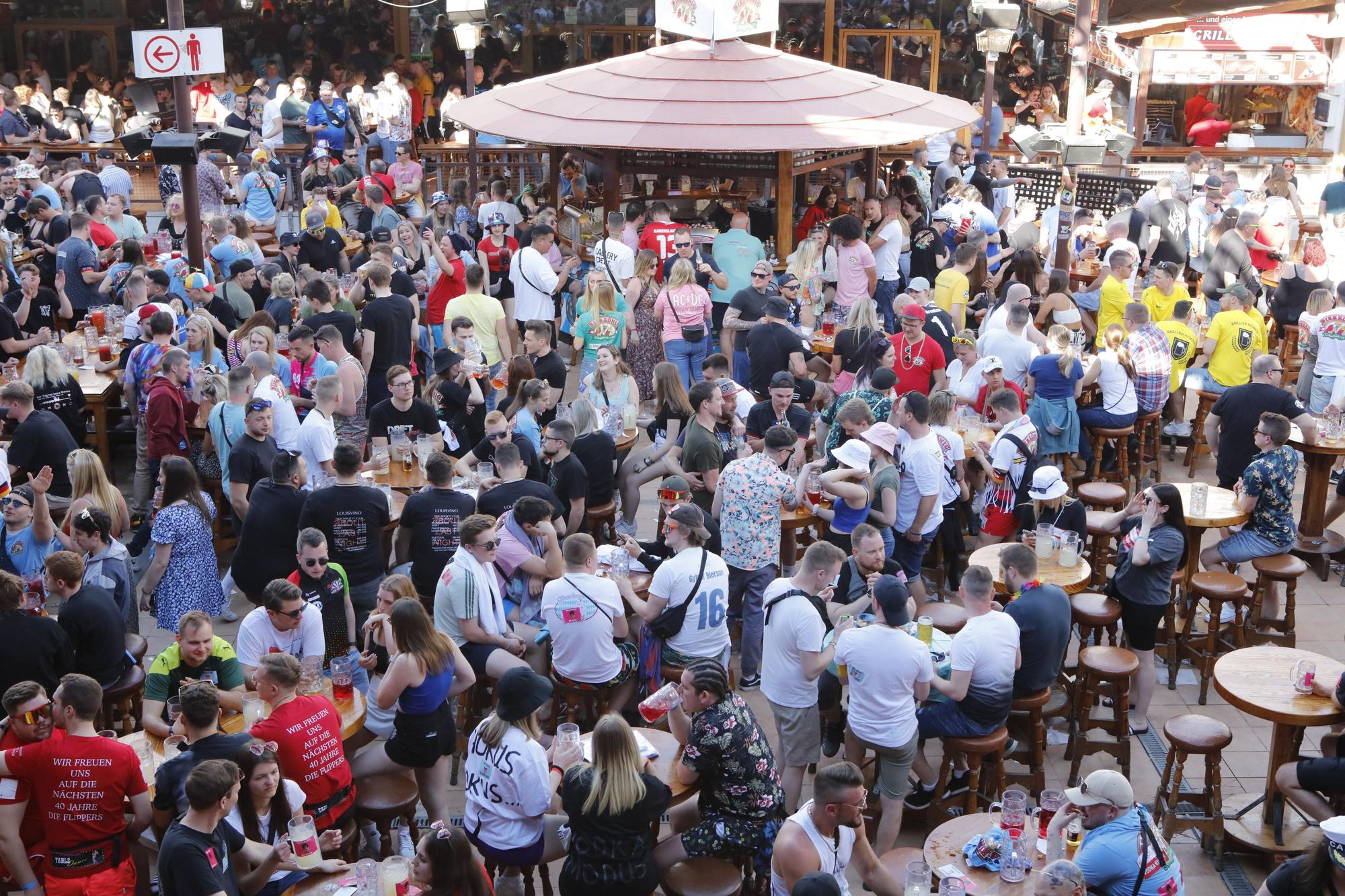Erster Tag vom Bierkönig-Opening 2023 auf Mallorca: Peter Wackel und ganz viel Party