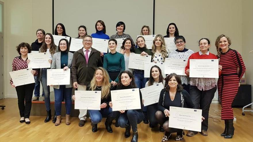 27 mujeres aprenden técnicas en marketing digital para empresas