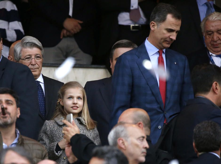 Leonor ha acompañado a su padre al campo para presenciar el partido de semifinales de la Champions entre el Atlético y Bayern de Múnich.