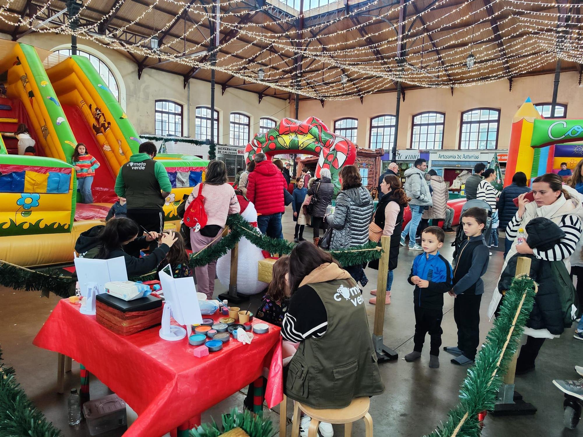 La plaza de abastos de Villaviciosa se convierte en un gran parque de juegos: así es el Salón de Navidad