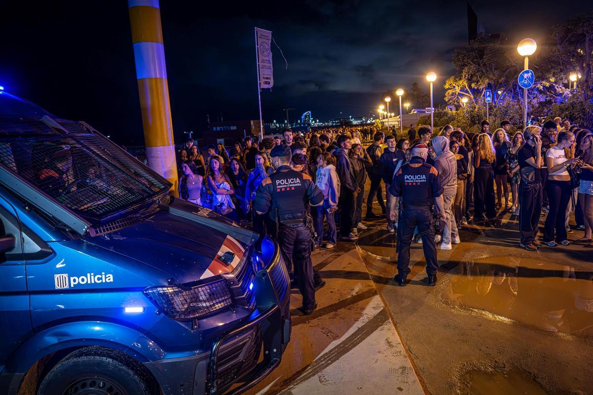 Imagen de un dispositivo de Mossos en el litoral de Barcelona