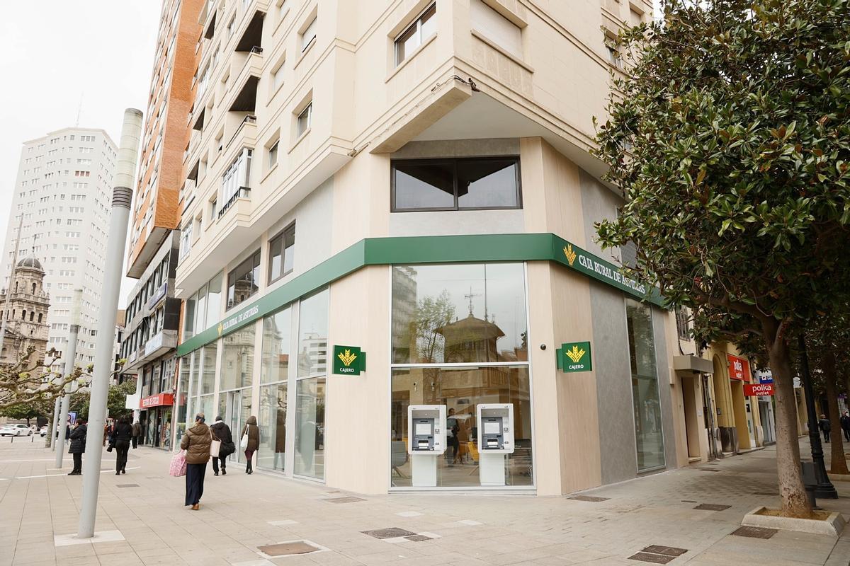 La nueva oficina principal de Caja Rural de Asturias en Gijón.