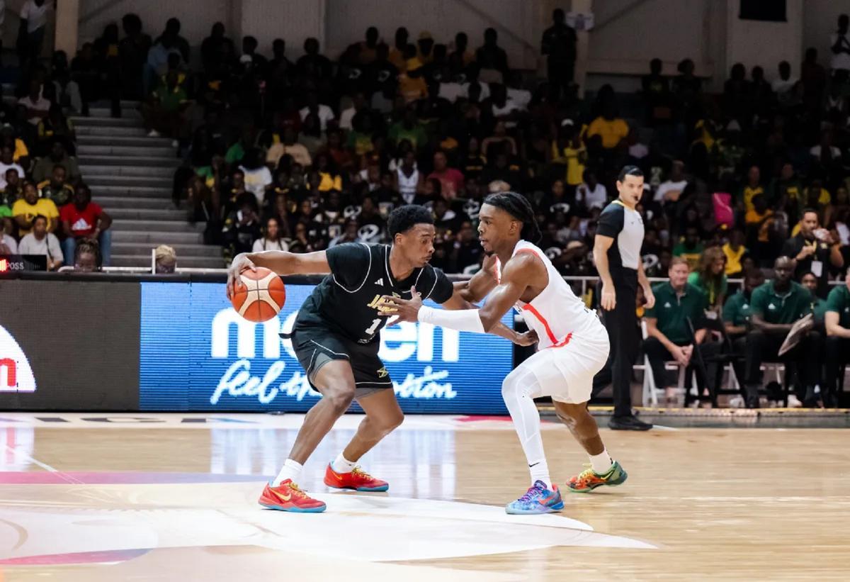 Chase Audige se emparejó con Marcus Carr, base del Würzburg Baskets.