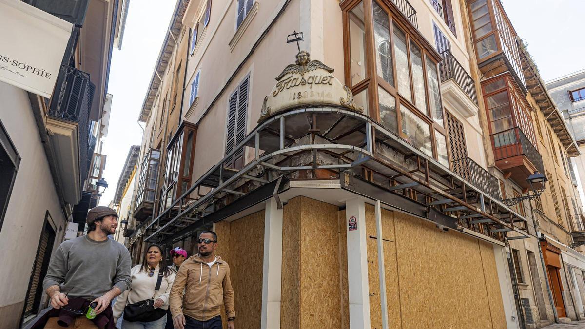 VÍDEO | Can Frasquet inicia los trabajos para devolver a la fachada del histórico establecimiento de Palma su aspecto original