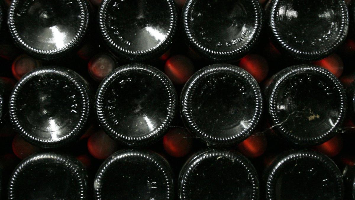 Roba 83 botellas de vino de una casa en la había trabajado en Gandia