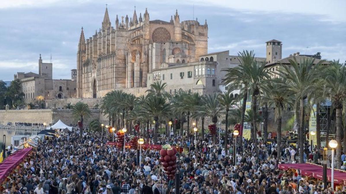 El Raïm Wine Fest Palma es una cita a miles de personas en el Parc de la Mar.