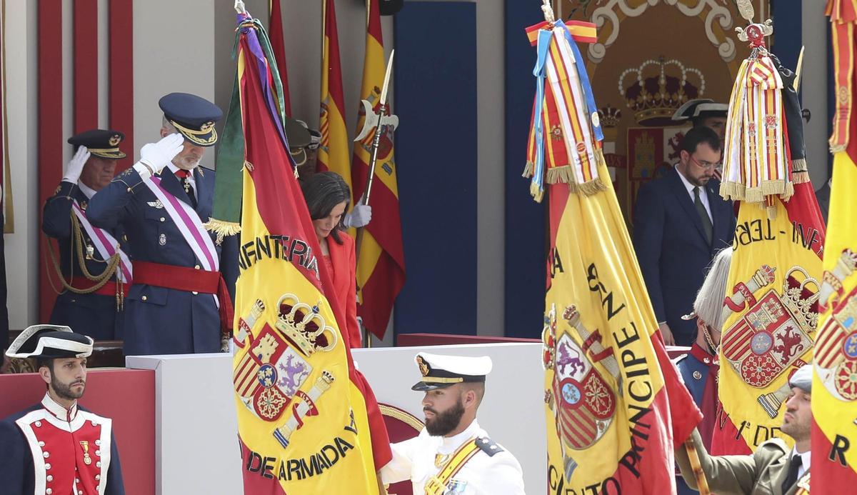 Las imágenes del desfile del Día de las Fuerzas Armadas en Oviedo.