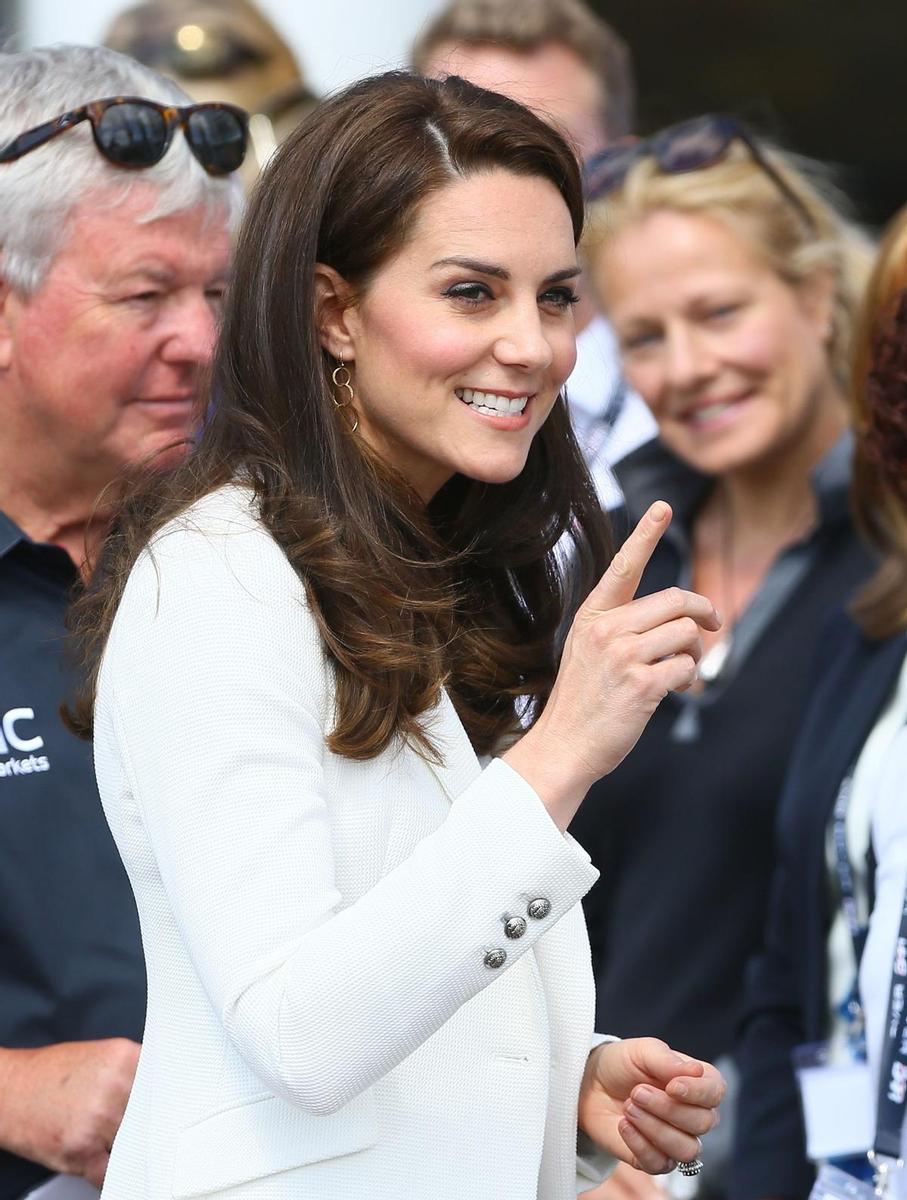 Kate Middleton con americana blanca de Zara