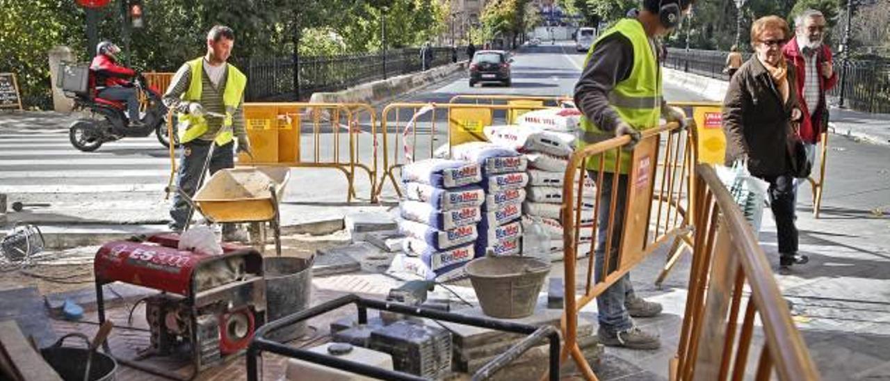 Los accesos al puente de Cervantes desde País Valencià están siendo acondicionados.