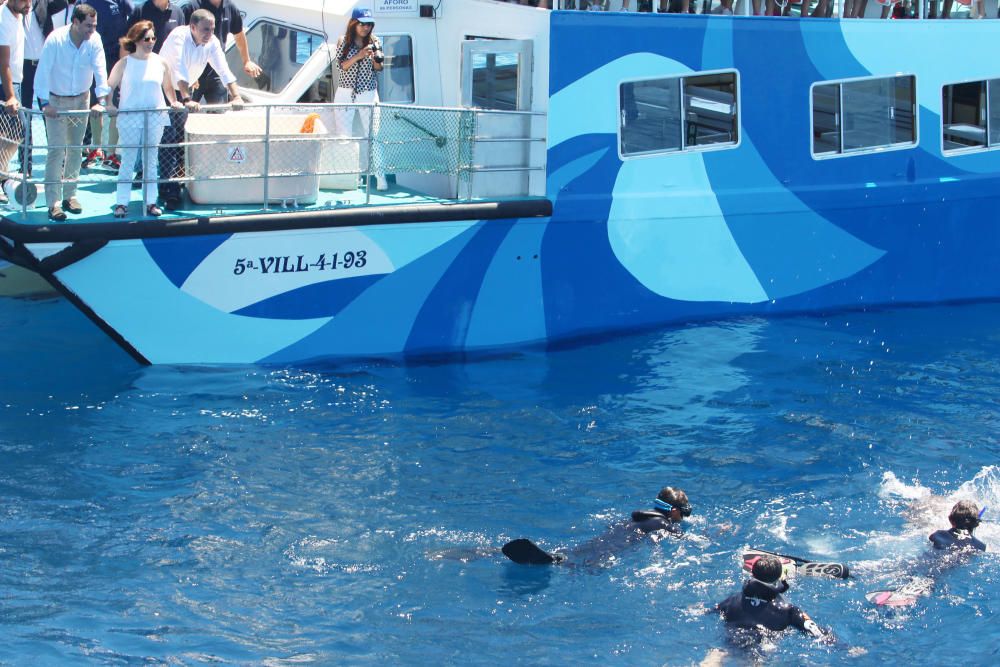 Sáenz de Santamaría participa en la suelta de una tortuga en Málaga