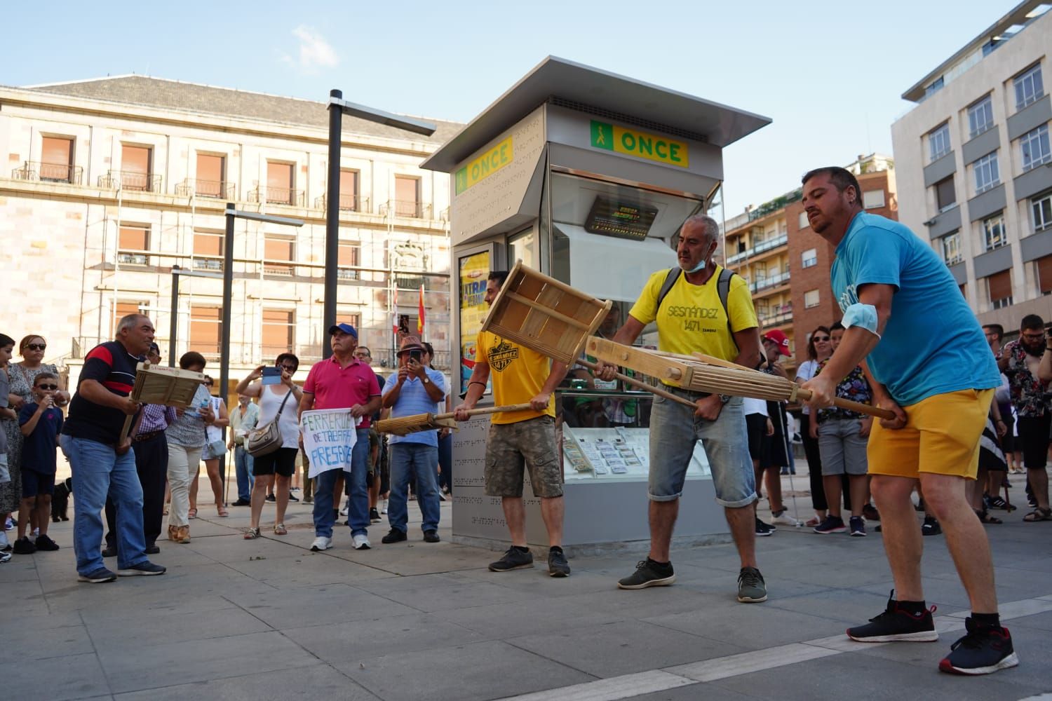 Manifestación por la gestión de los incendios.