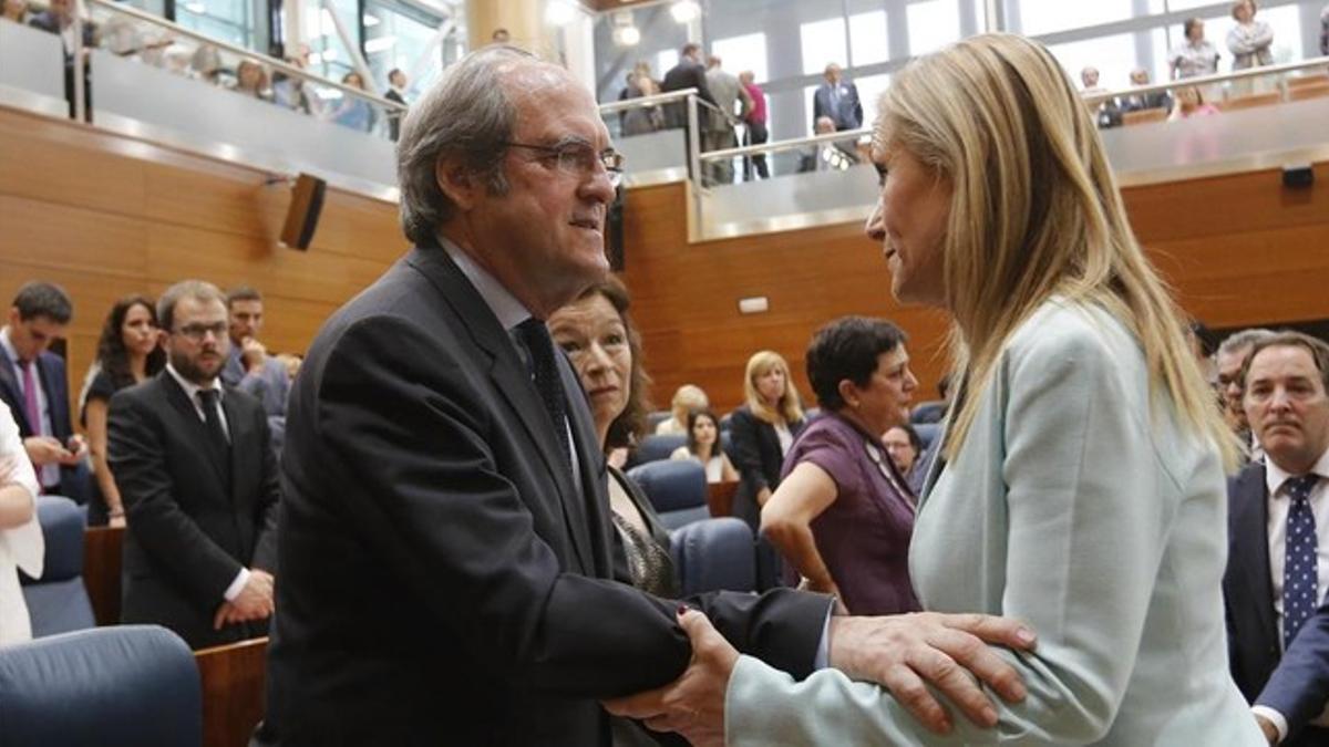 Ángel Gabilondo y Cristina Cifuentes, este martes, en la constitución de la Asamblea de Madrid.