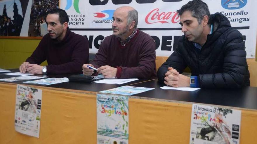 Ernesto Rueda, Xoán Carlos Chillón y Juan José Pérez, ayer en la presentación. // Gonzalo Núñez