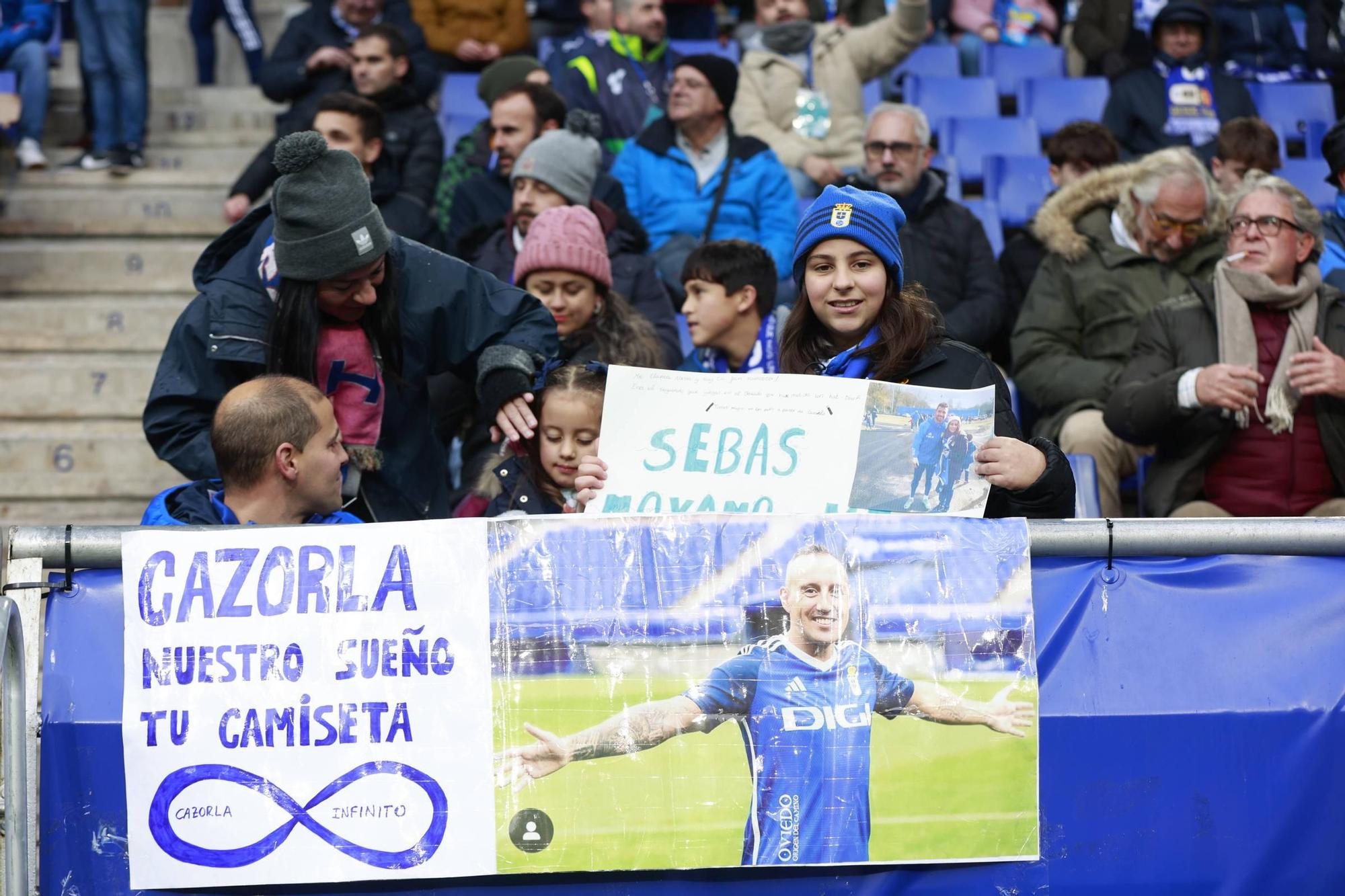 EN IMÁGENES: Ambiente y partido de un Real Oviedo-Levante pasado por agua