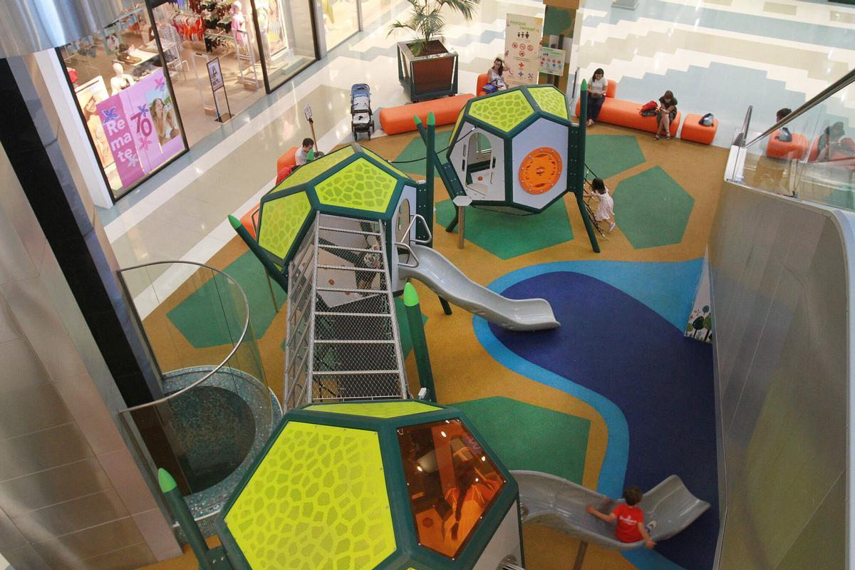 Así es el parque infantil playground inaugurado en mayo, situado en la segunda planta.