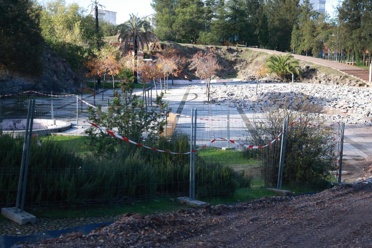 Obras en la zona de la Cueva de Maltravieso.