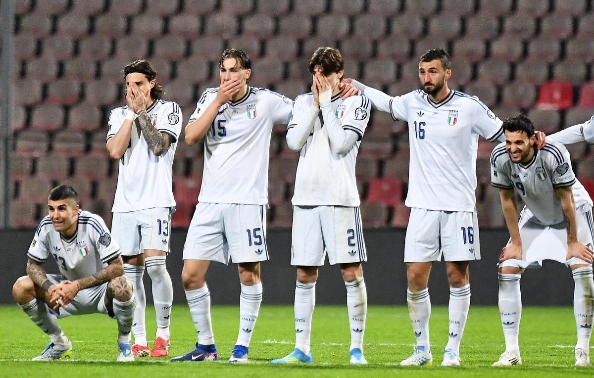 La selección italiana, la noche en que Bosnia la apeó del Mundial.