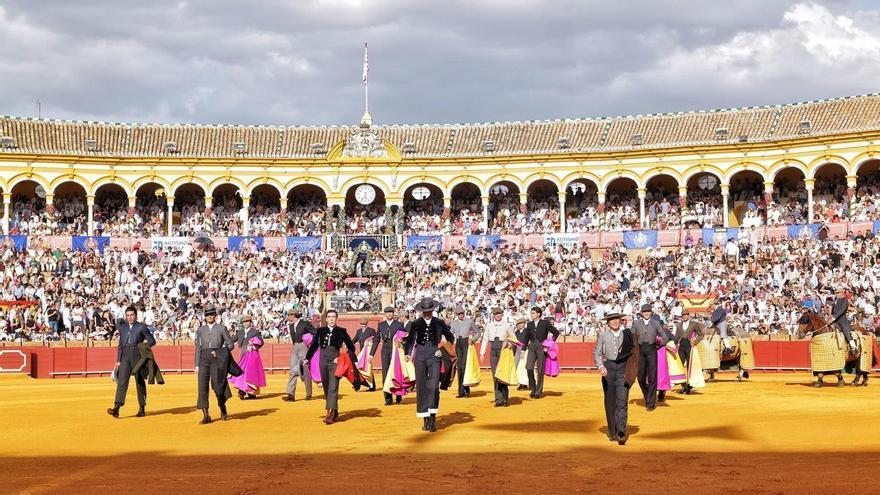 Talavante se lleva el triunfo y la cornada en el festival benéfico de la Maestranza que cierra la temporada taurina en Sevilla