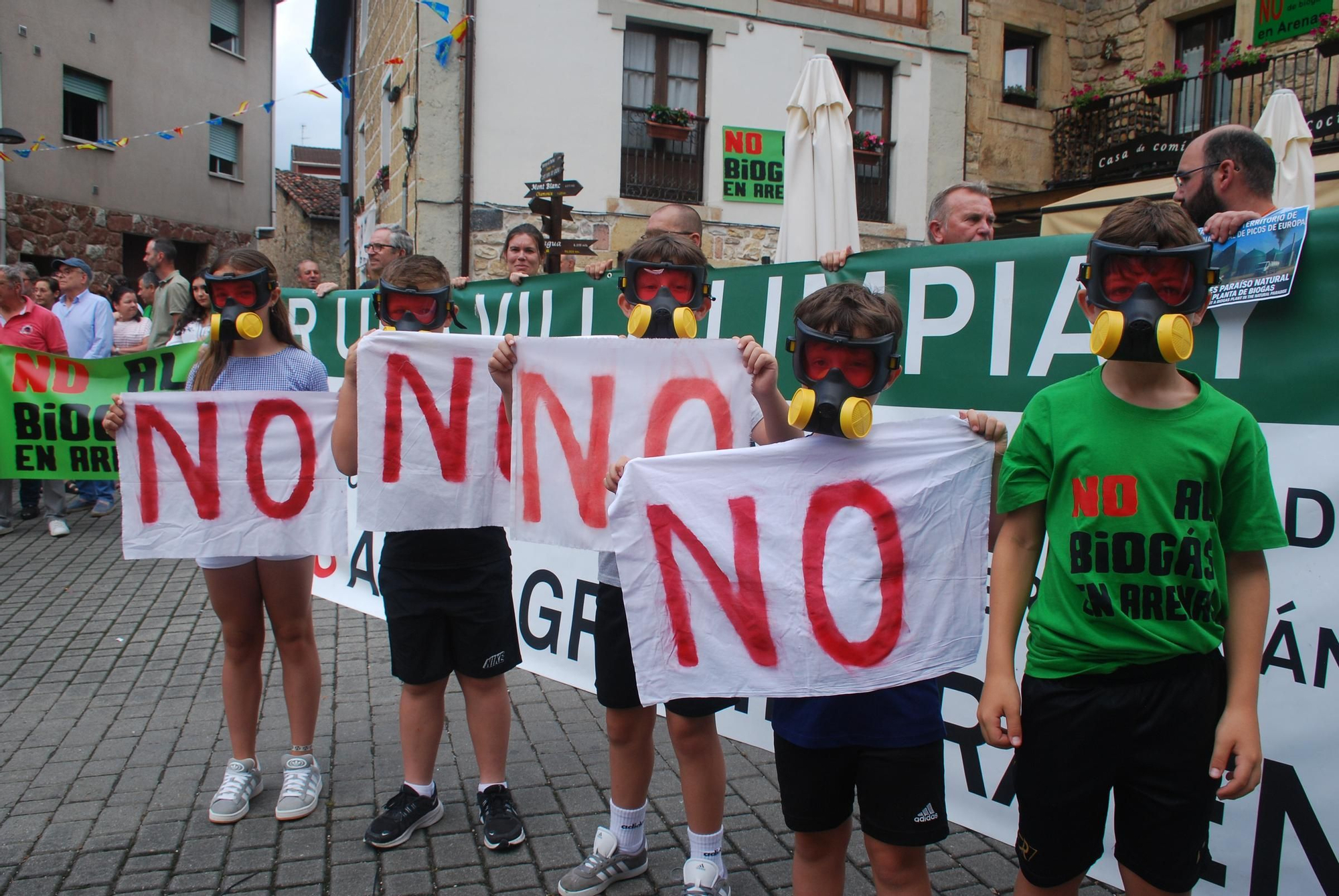 Manifestación contra la planta de biogás en Arenas de Cabrales