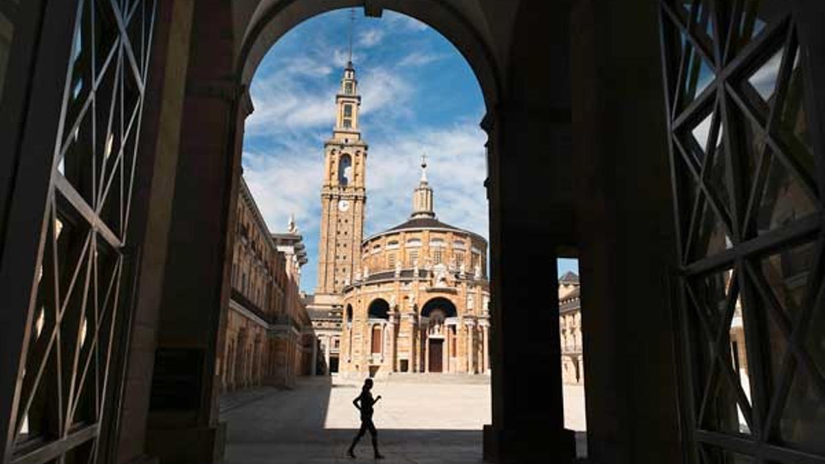 Iglesia de la Laboral, un espacio donde conviven los usos religiosos, artísticos y expositivos.