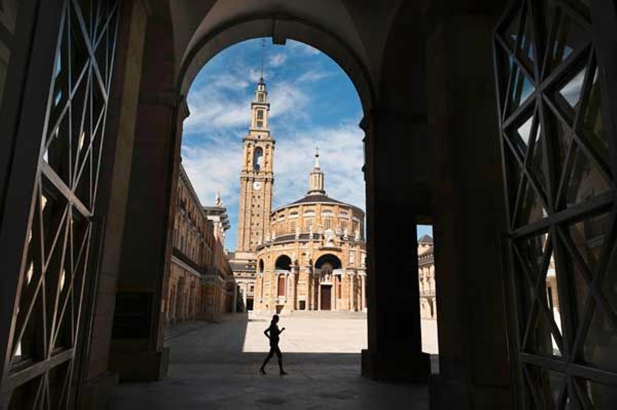 Iglesia de la Laboral, un espacio donde conviven los usos religiosos, artísticos y expositivos.