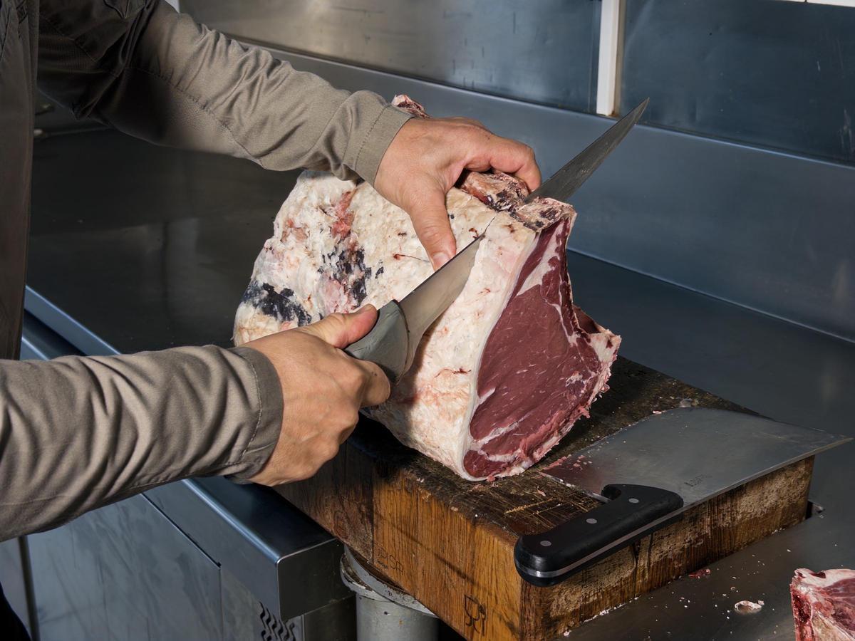 La carnisseria està enganxada al restaurant i el producte passa directament als fogons sense intermediaris.