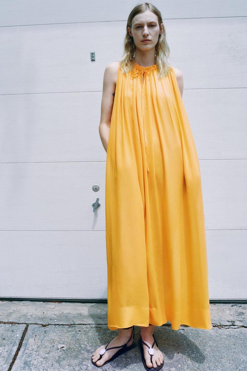 Vestido amarillo con frunce en el cuello 'limited edition' de Zara