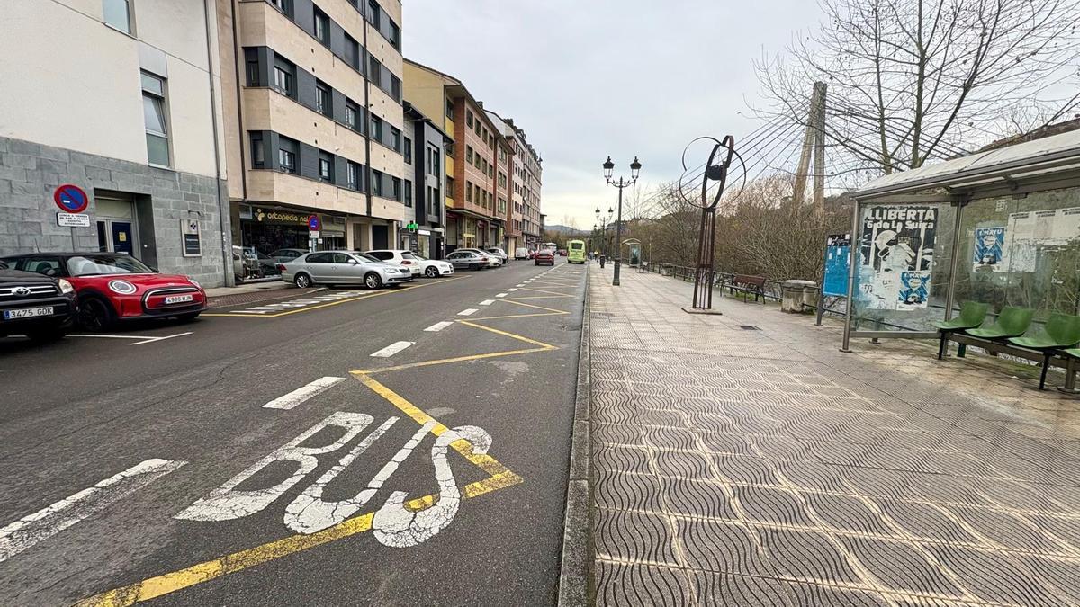 Parada de autobuses de Sama, donde se instalará el nuevo intercambiador