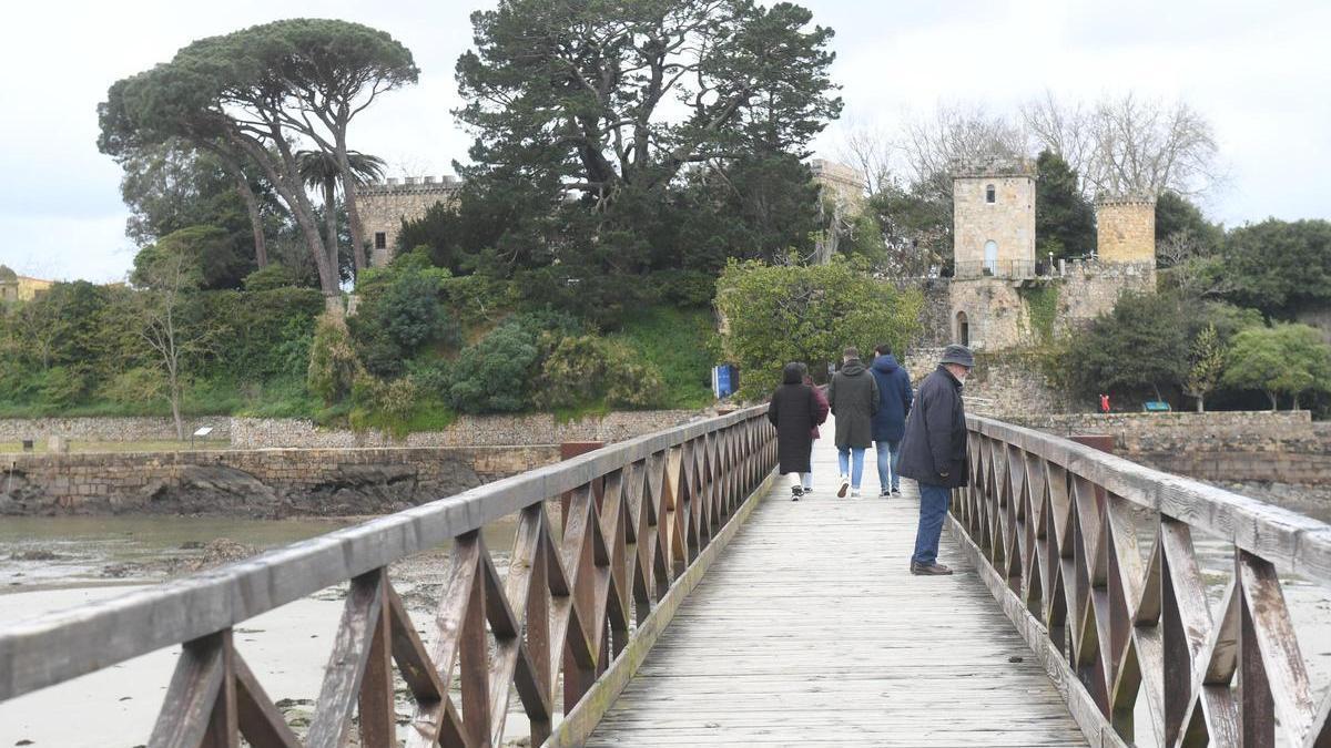 Oleiros encarga un informe sobre el estado de la pasarela del castillo de Santa Cruz