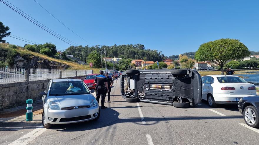 Aparatoso accidente de tráfico en Poio