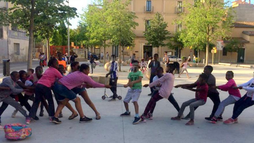 Diversió a la plaça.