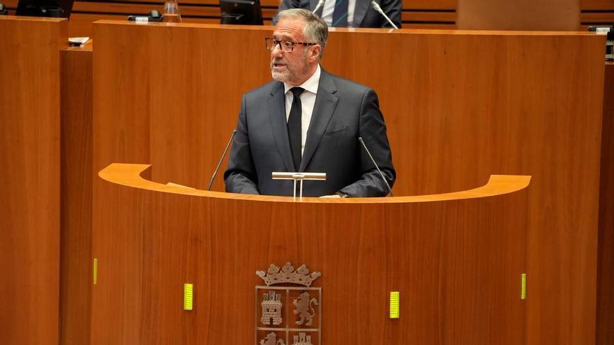 Vox aplica las primeras medidas de su plan de desregulación: ventanilla única, prioridad nacional y fin a la cita previa