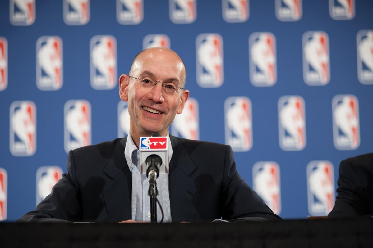 Adam Silver dio cuenta ante los medios de los acuerdos alcanzados con los propietarios de la NBA