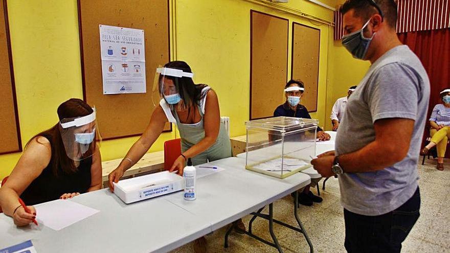 Simulacro electoral realizado ayer en Marín.